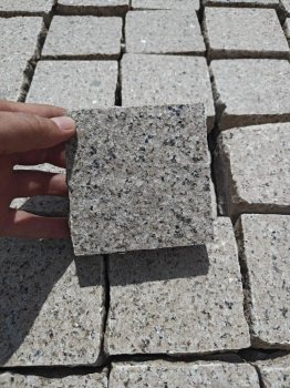 Гранитная брусчатка Куртинская 100х100 пилено-колотая