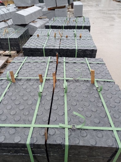 Тактильная плита конусный риф шахматном порядке 500х500х80 гранит 