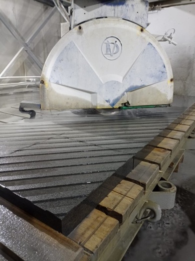 Тактильная плита диагональный риф 500х500х80 гранит 