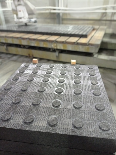 Тактильная плита конусный риф 500х500х80 гранит 